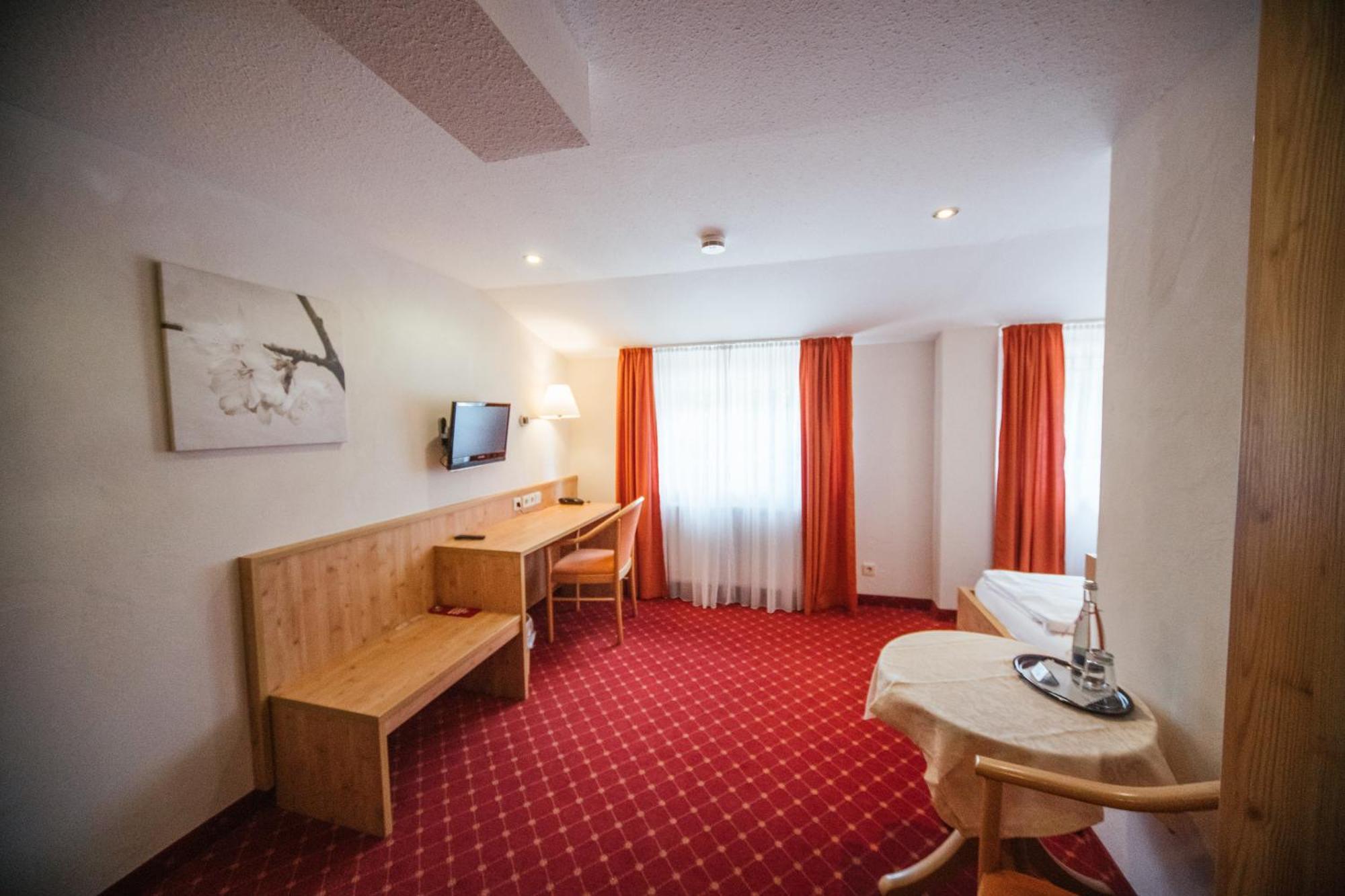 Hotel Waldeck Mit Restaurant "Florian'S" Feldberg  Phòng bức ảnh